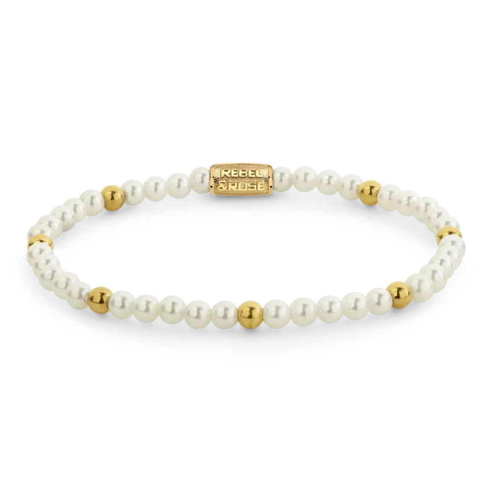Pulsera de perlas con detalles en oro amarillo.