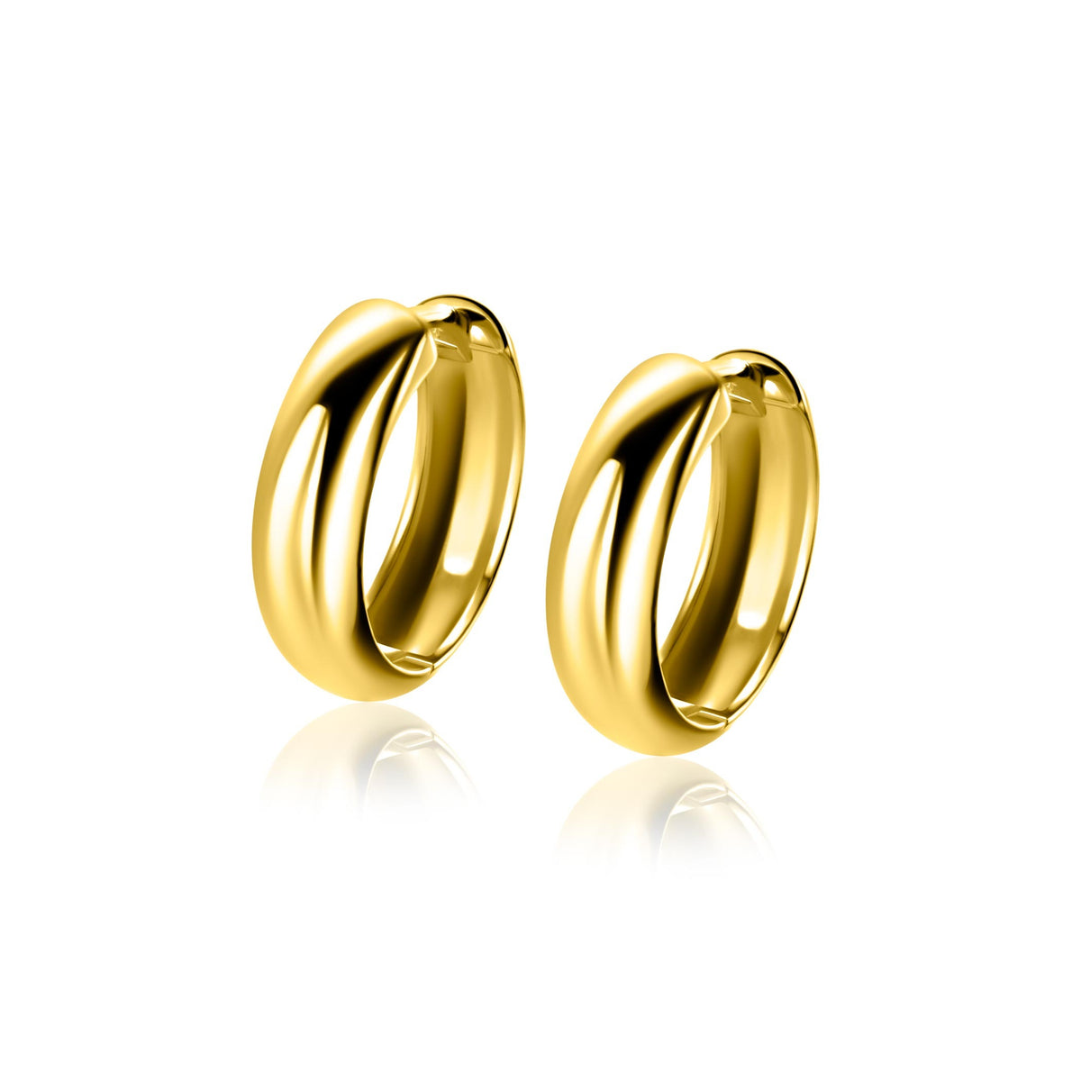 Pendientes de aro dorados con un diseño suave y brillante.