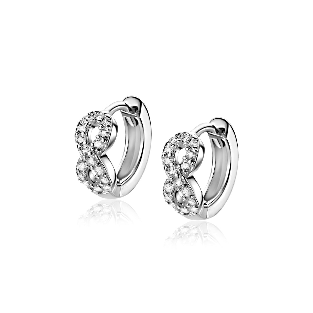 Pendientes de plata con diseño en forma de infinito y detalles de piedras brillantes.