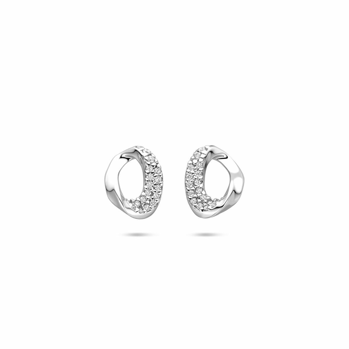 Pendientes de plata 925 rodiada con zirconitas, en forma ovalada y brillante.