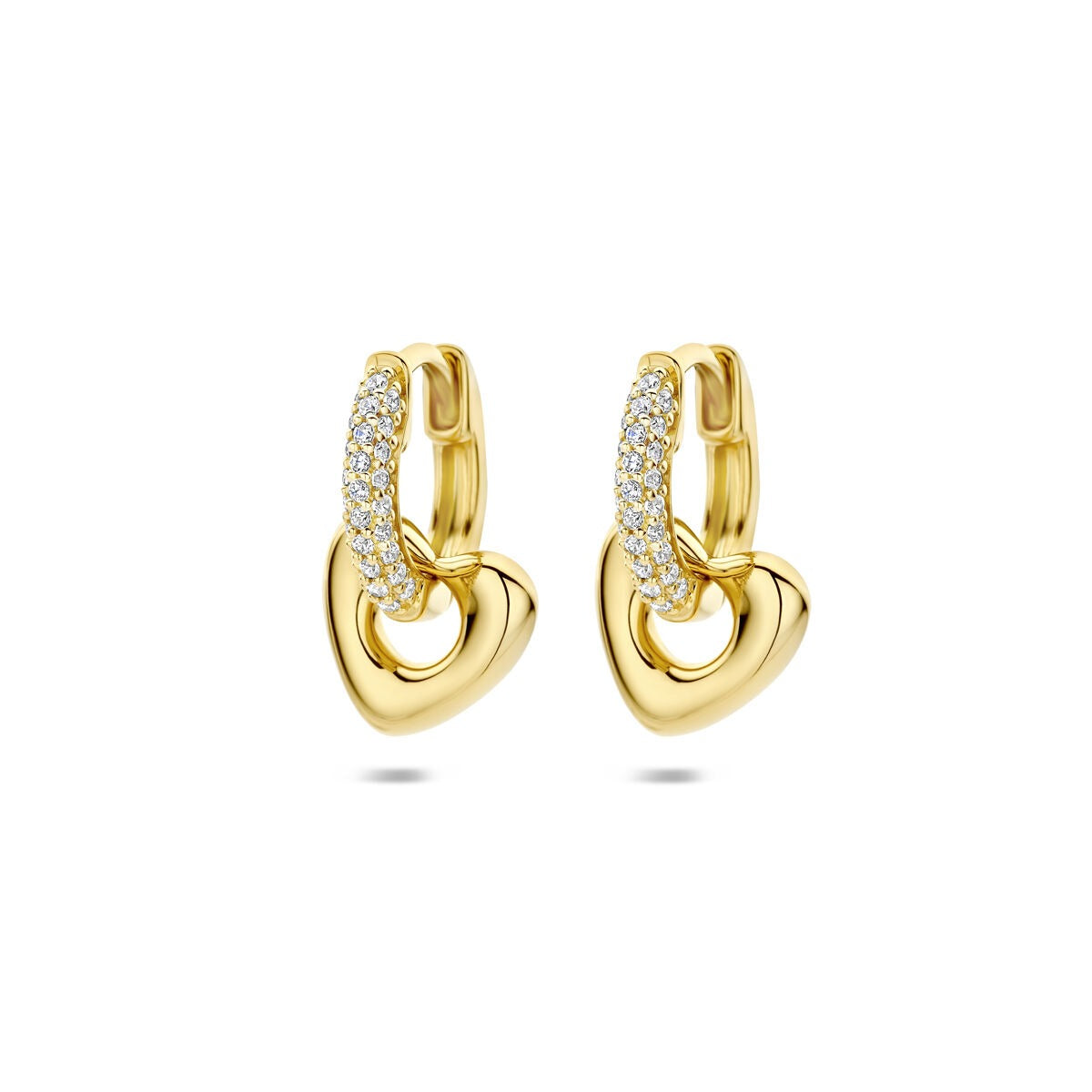 Aros de oro con forma de corazón y circonitas brillantes.