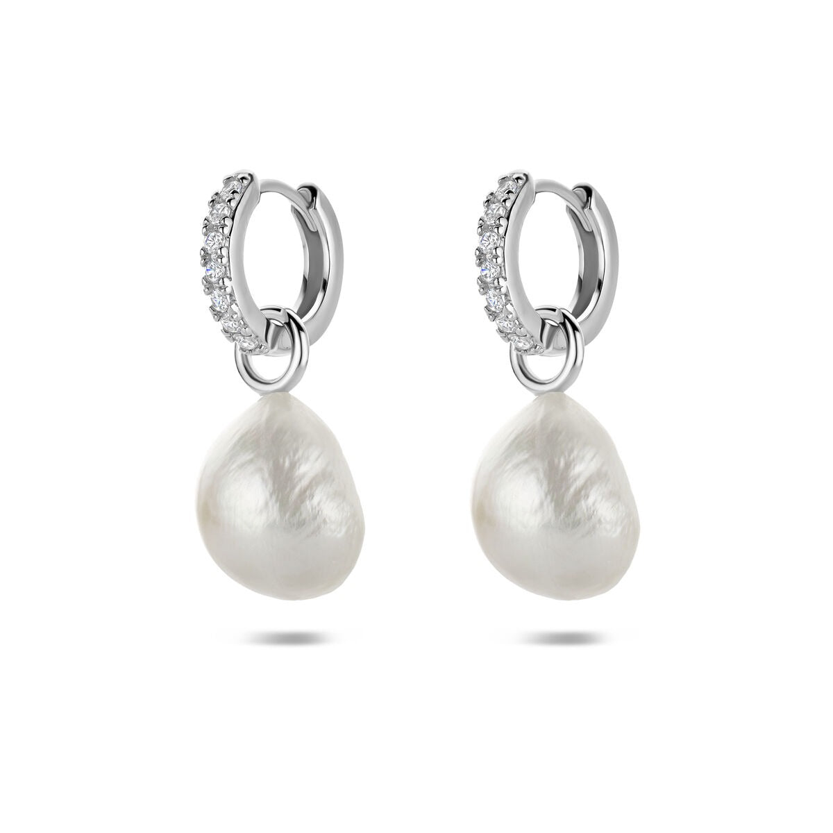 Pendientes de aro de plata 925 rodiada con perla y circonitas.