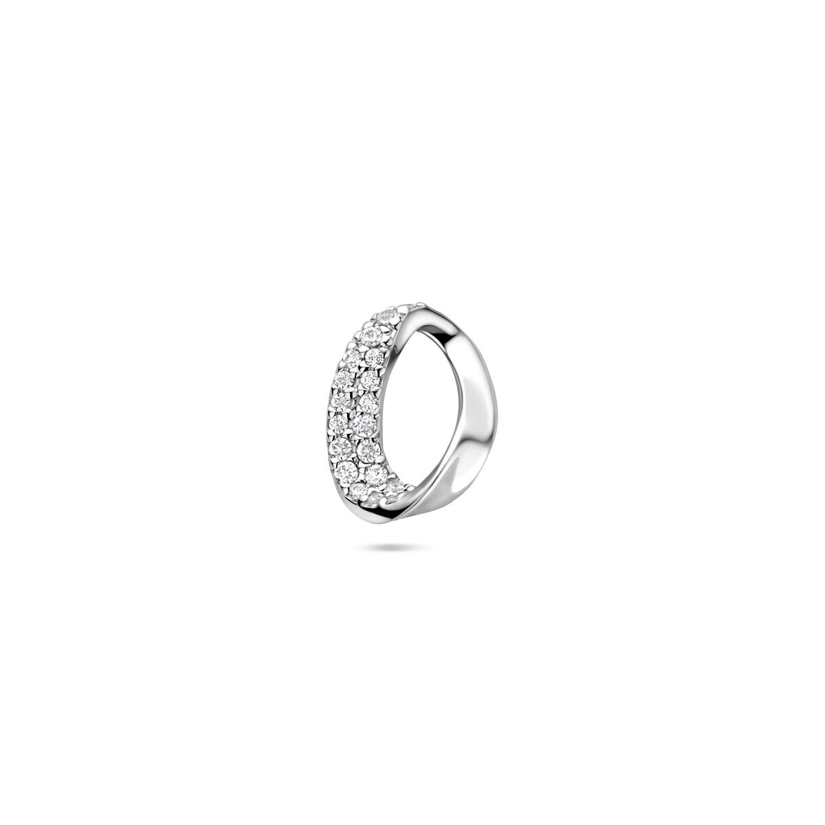 Colgante de plata 925 rodiada con circonitas brillantes en un diseño ovalado.