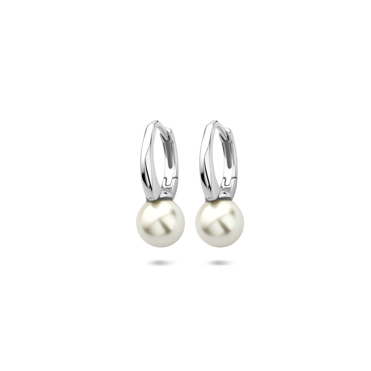 Pendientes de aro de plata 925 rodiada con perlas blancas.