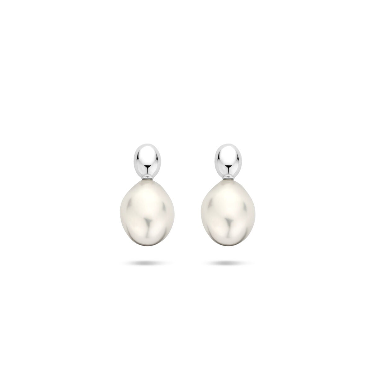 Pendientes de perla de agua dulce en plata de ley 925 rodiada, forma ovalada, tamaño 13 x 6.5 mm.