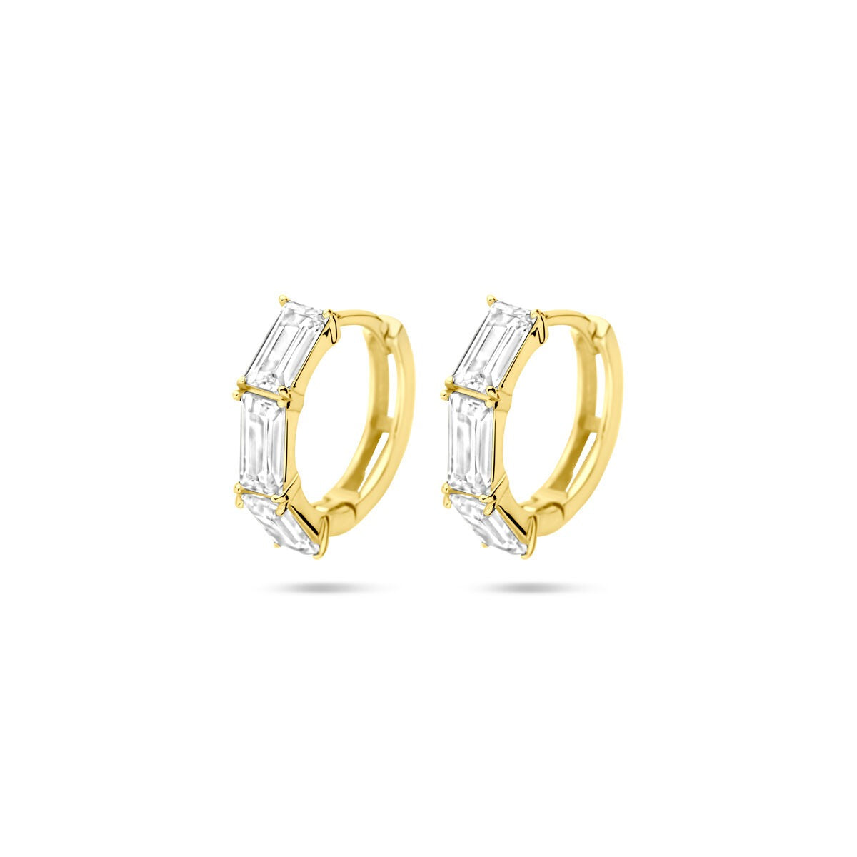 Pendientes de aro dorados de plata con zircón baguette, diámetro de 15.5 mm.
