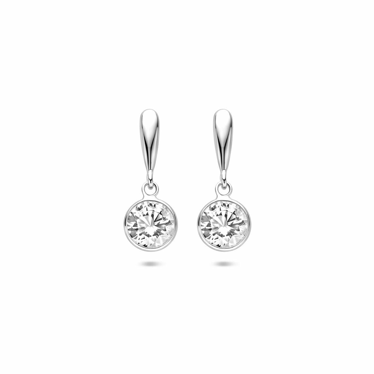 Pendientes largos de plata con circonitas redondas de 18 mm.