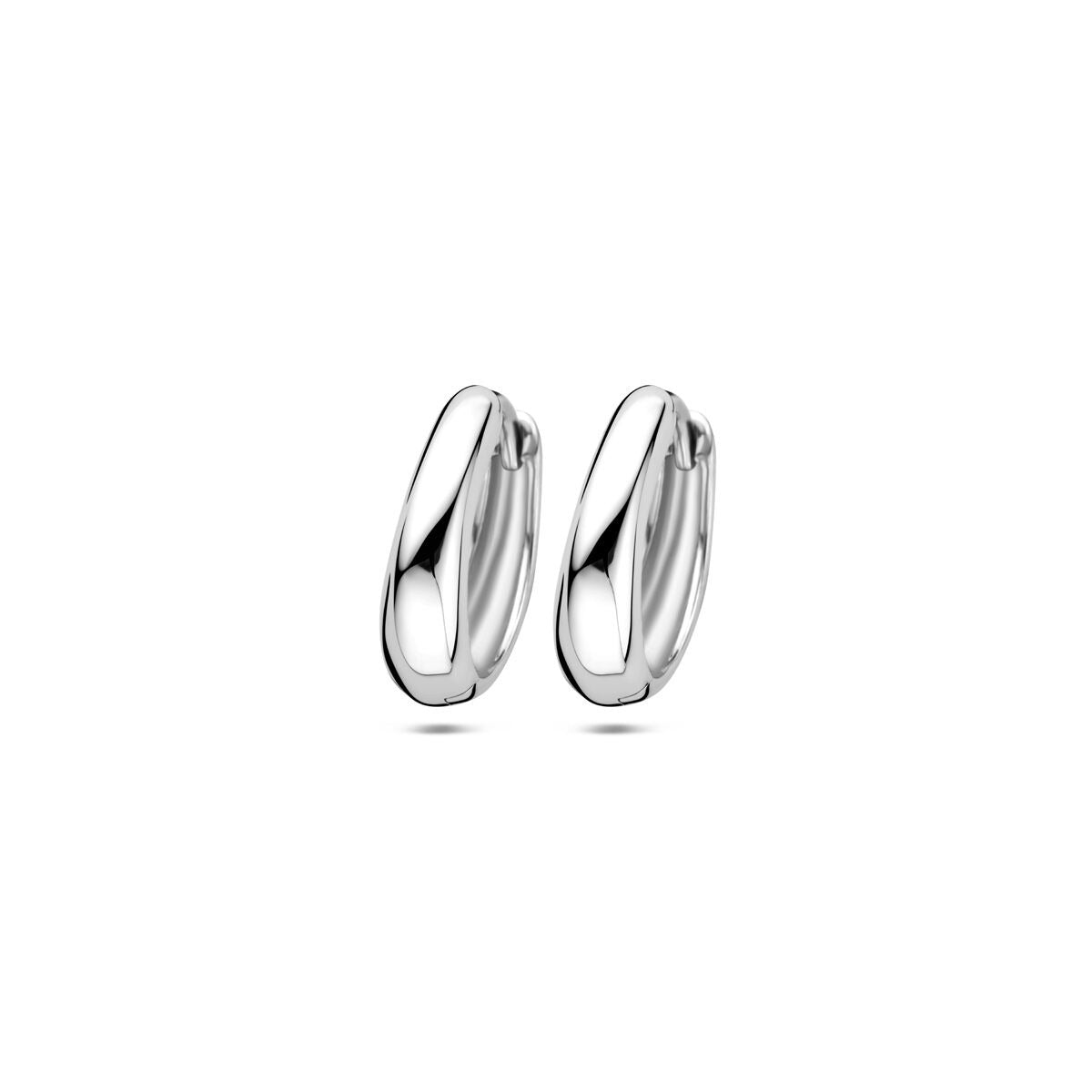 Pendientes de aro de plata rhodium, 15 mm, con un acabado brillante y diseño moderno.