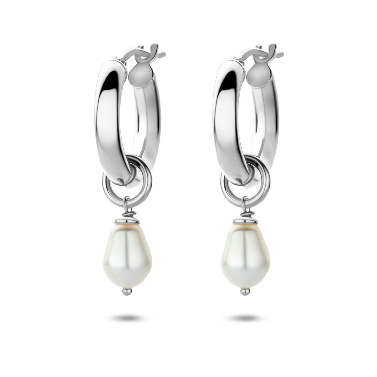 Aros de plata 925 rodiada con perla de agua dulce en forma de gota.