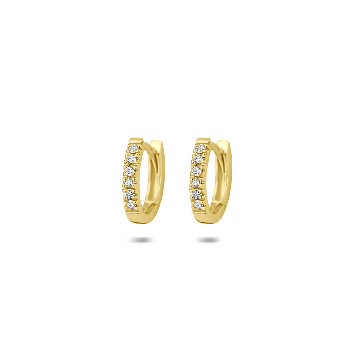 Pendientes de aro de oro amarillo de 14k con diamantes cultivados en laboratorio.