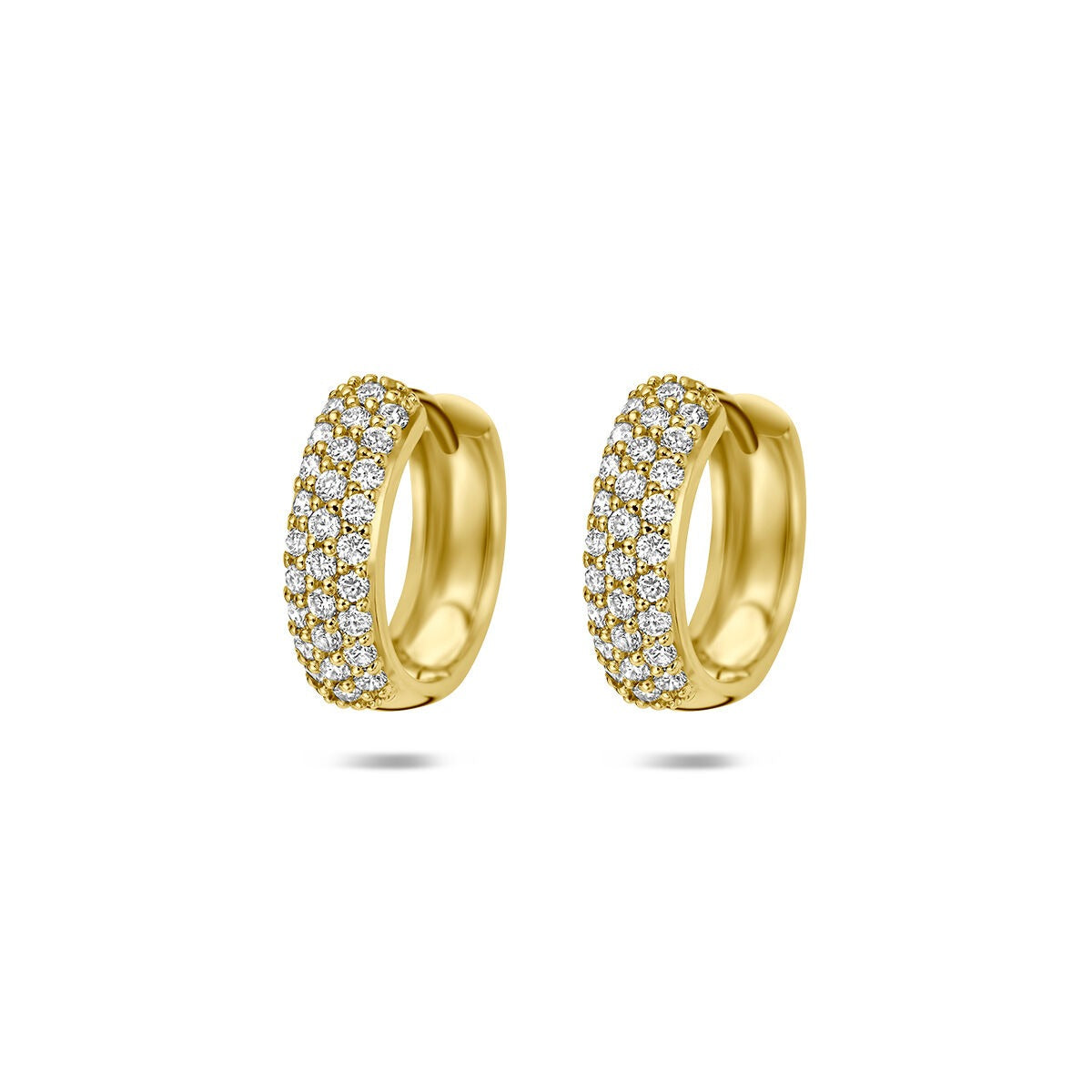 Aros de oro amarillo de 14k con diamantes cultivados en laboratorio en un diseño de doble fila.