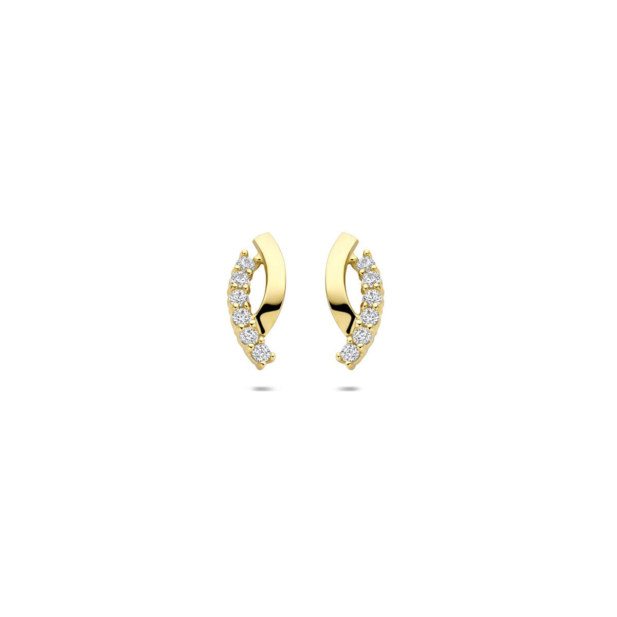 Pendientes de oro amarillo de 9k con un diseño en forma de curva y circonitas brillantes.