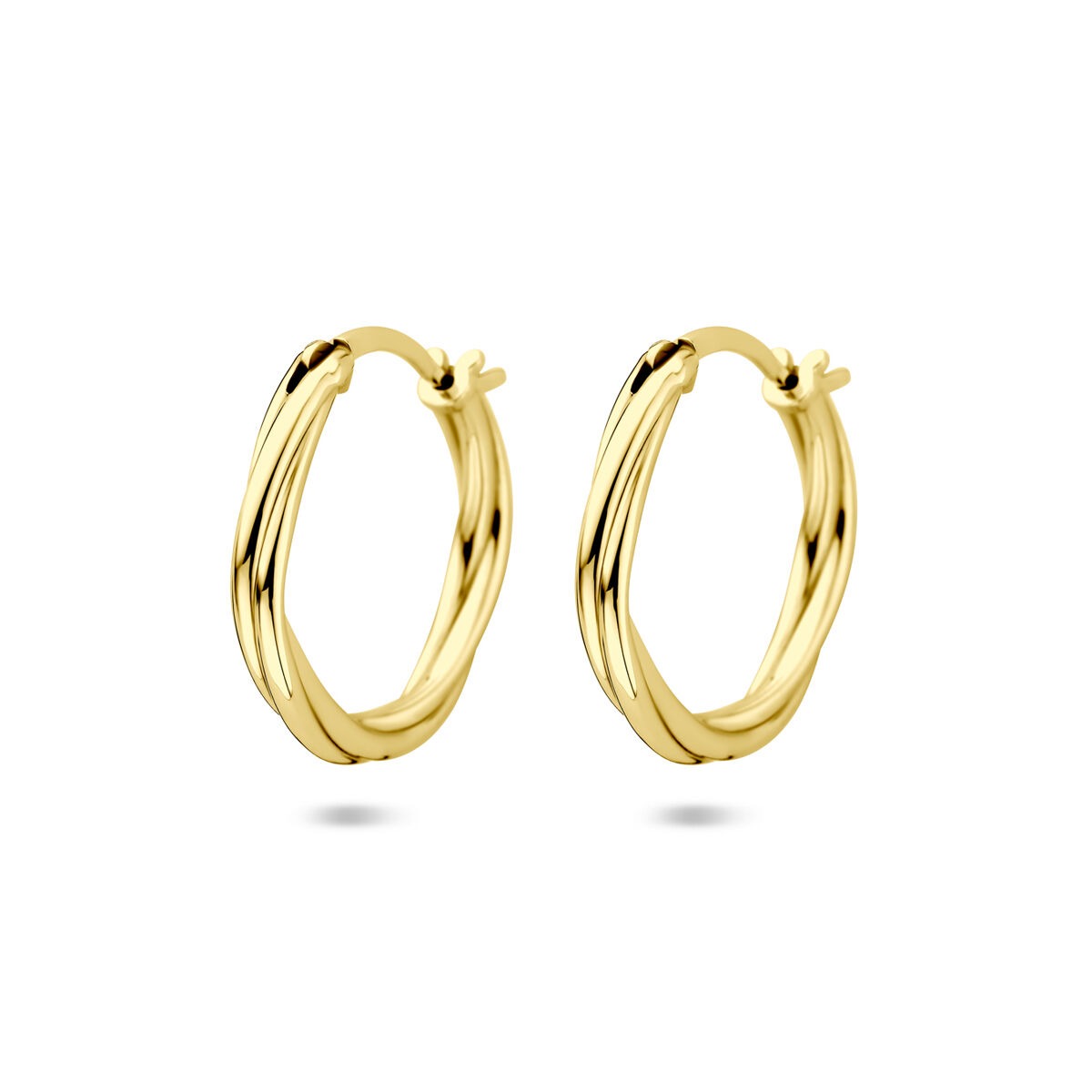 Pendientes de aro dorados con diseño trenzado.
