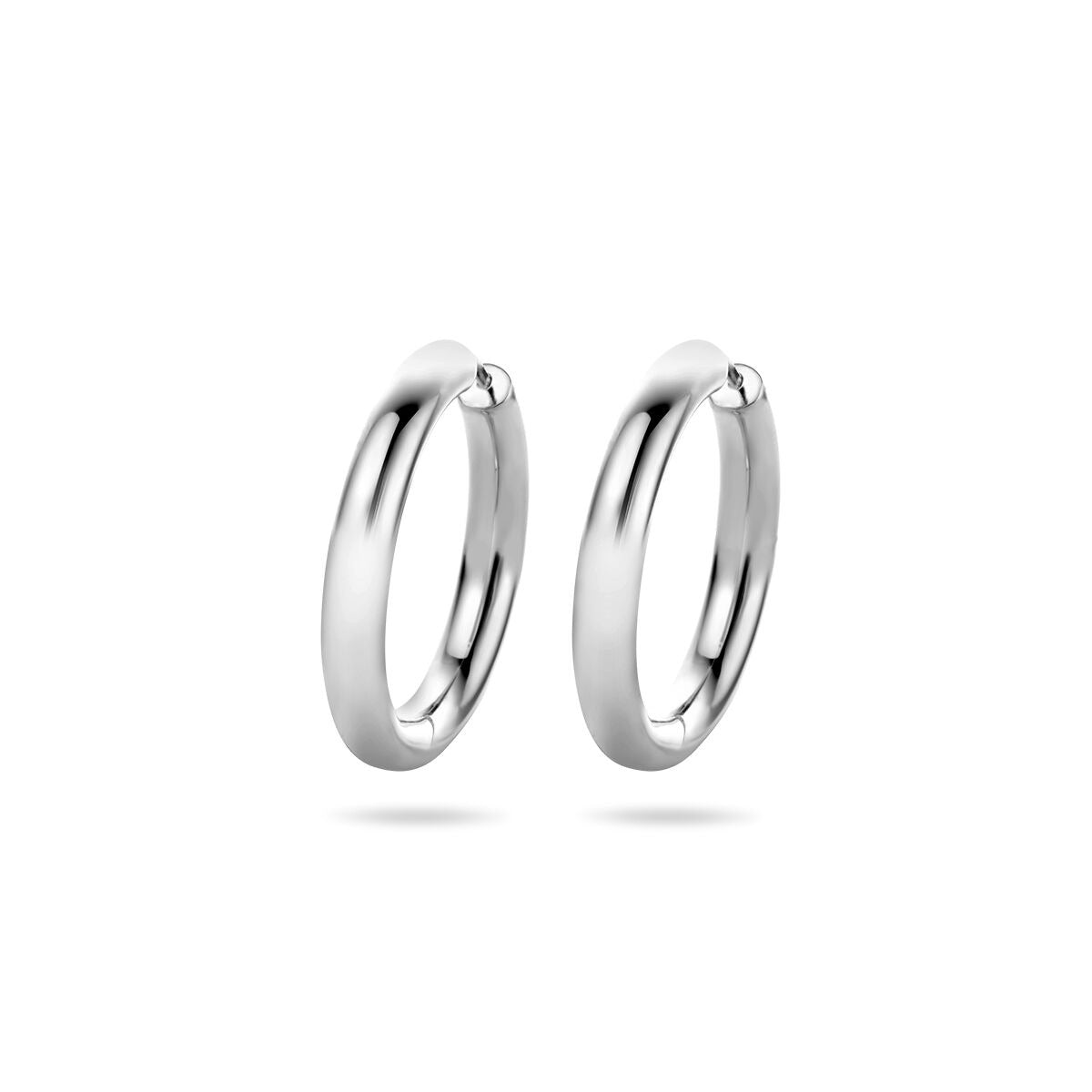 Pendientes de aro de plata rodiada de 925, con un tamaño de 28x4 mm.
