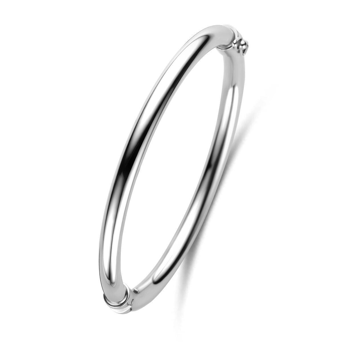Brazalete de mujer de plata rodiada, con un diseño liso y brillante.