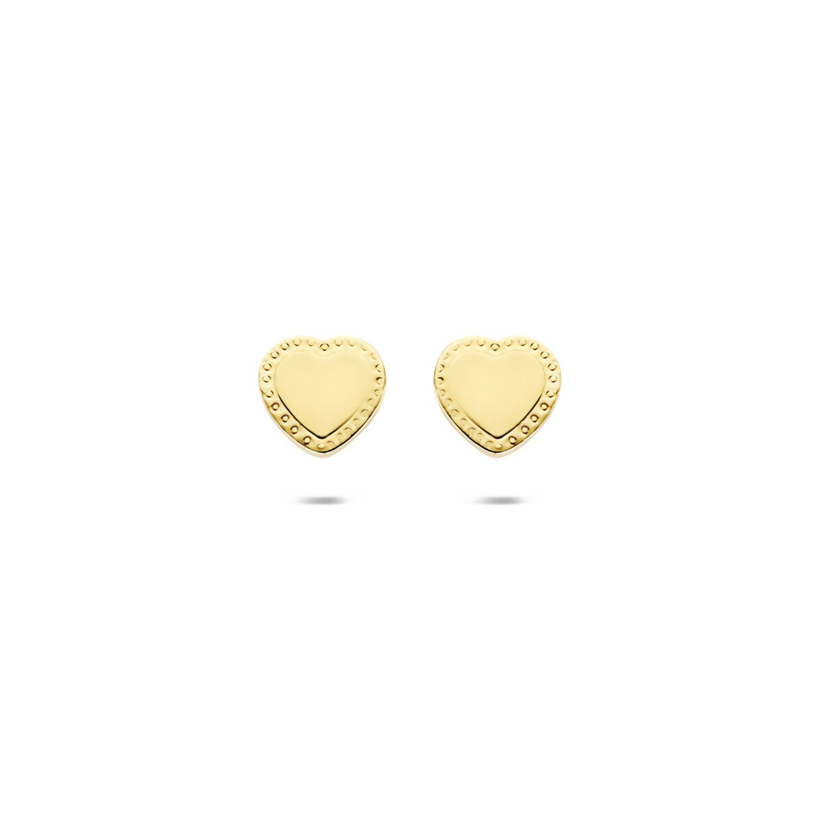 Pendientes de corazón en oro amarillo de 14k, con un diseño clásico y acabado pulido.
