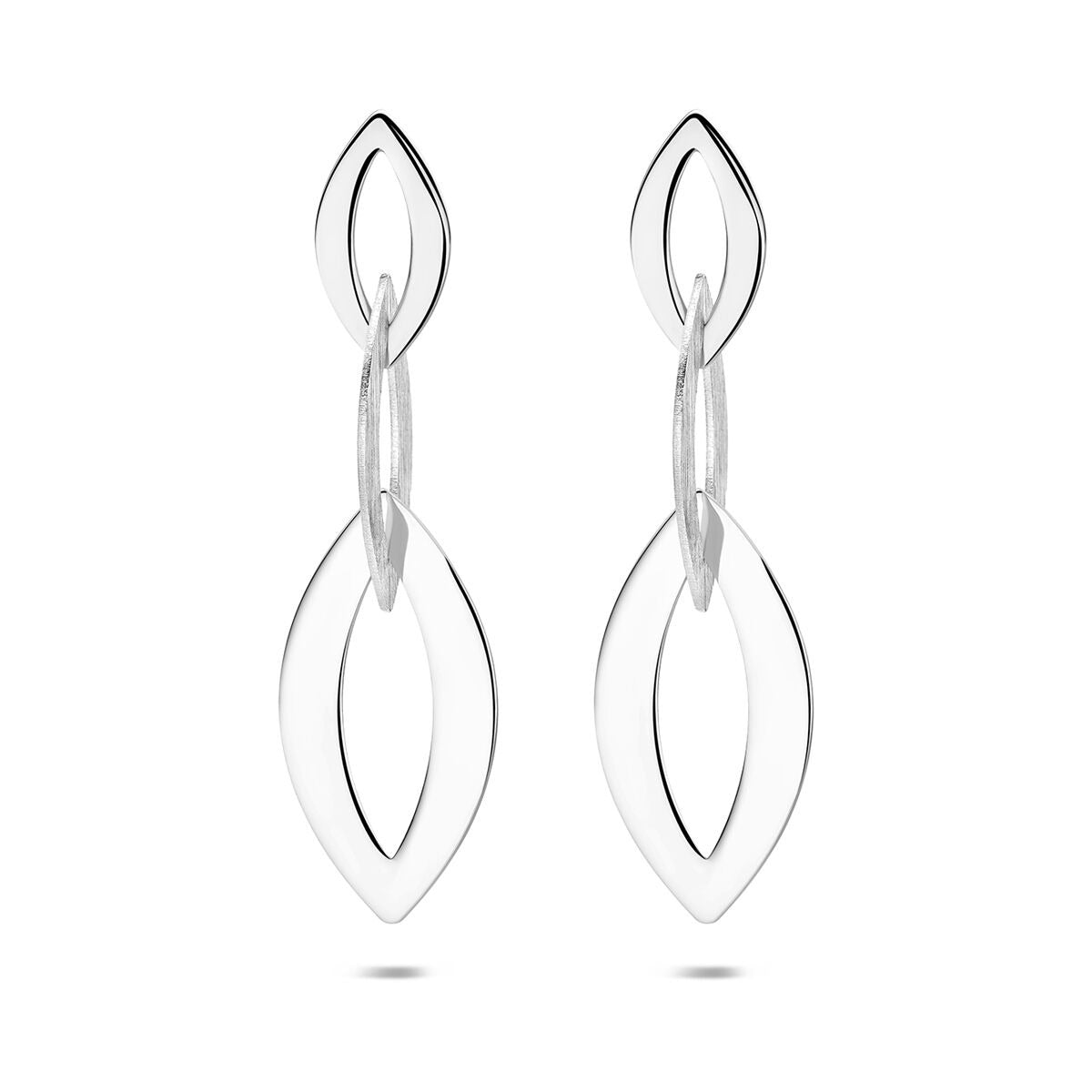 Pendientes largos de plata 925 con acabado en rodio, en forma de hojas entrelazadas.