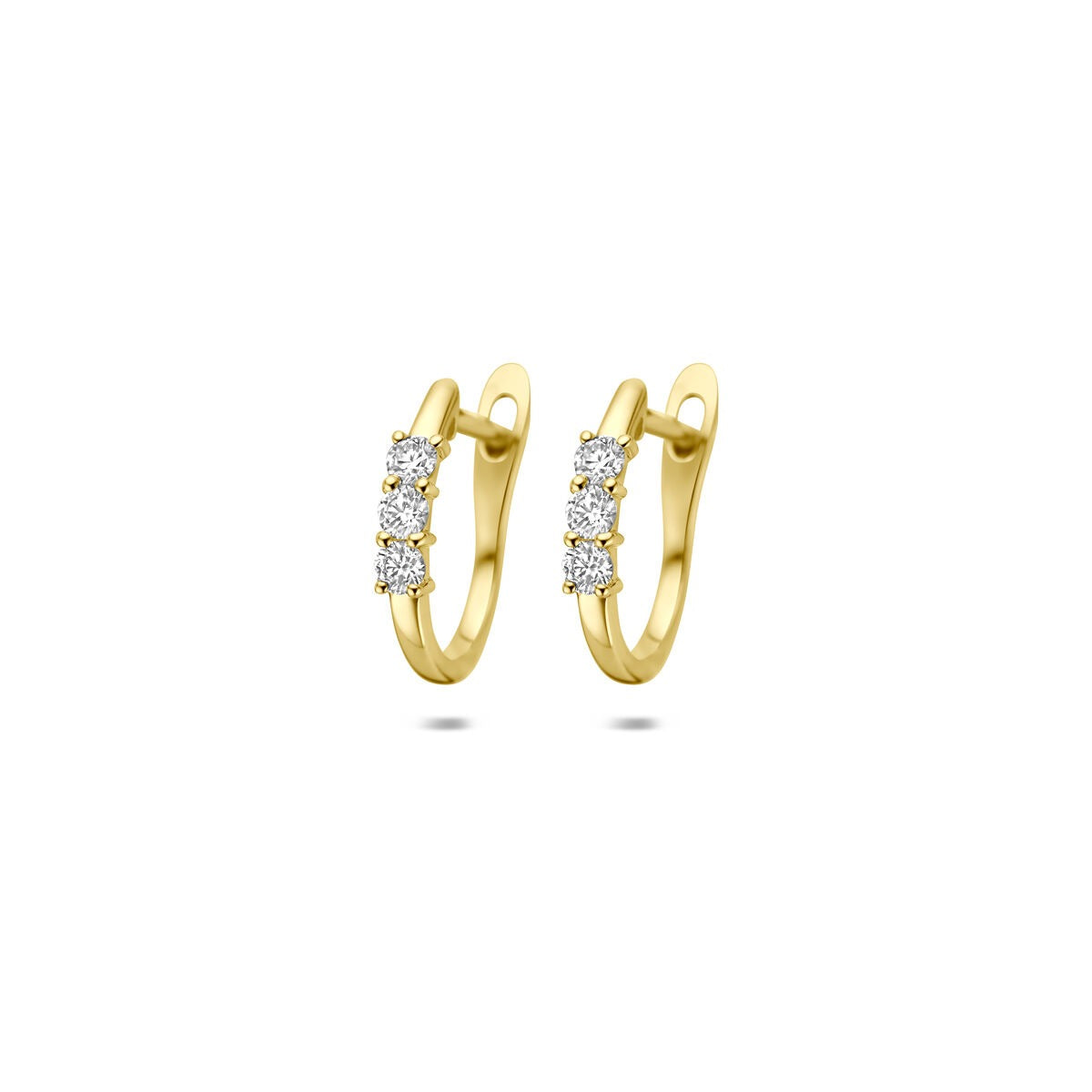 Aros de oro amarillo de 14k con diamantes brillantes en la parte frontal.