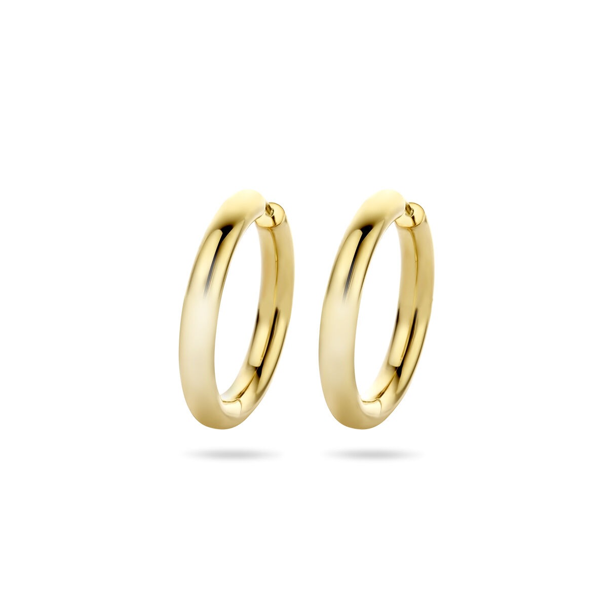 Pendientes de aro dorados de plata, modelo redondo, con un diámetro de 28 mm y un grosor de 4 mm.