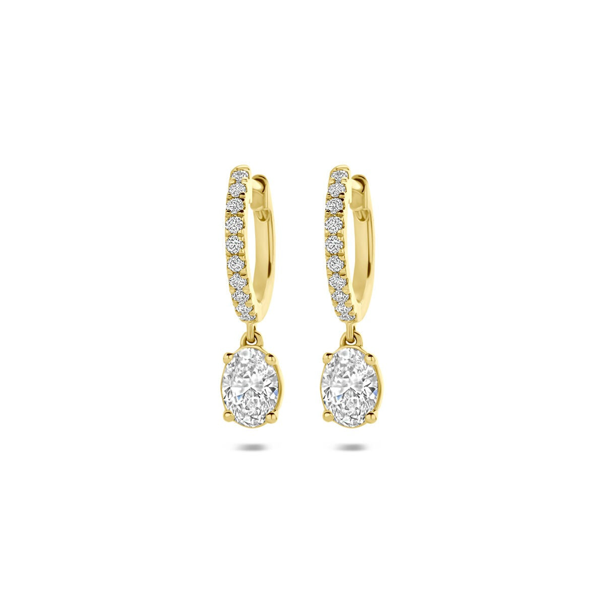 Aros de oro de 14k con diamantes cultivados en laboratorio, con un diseño ovalado y detalles brillantes.