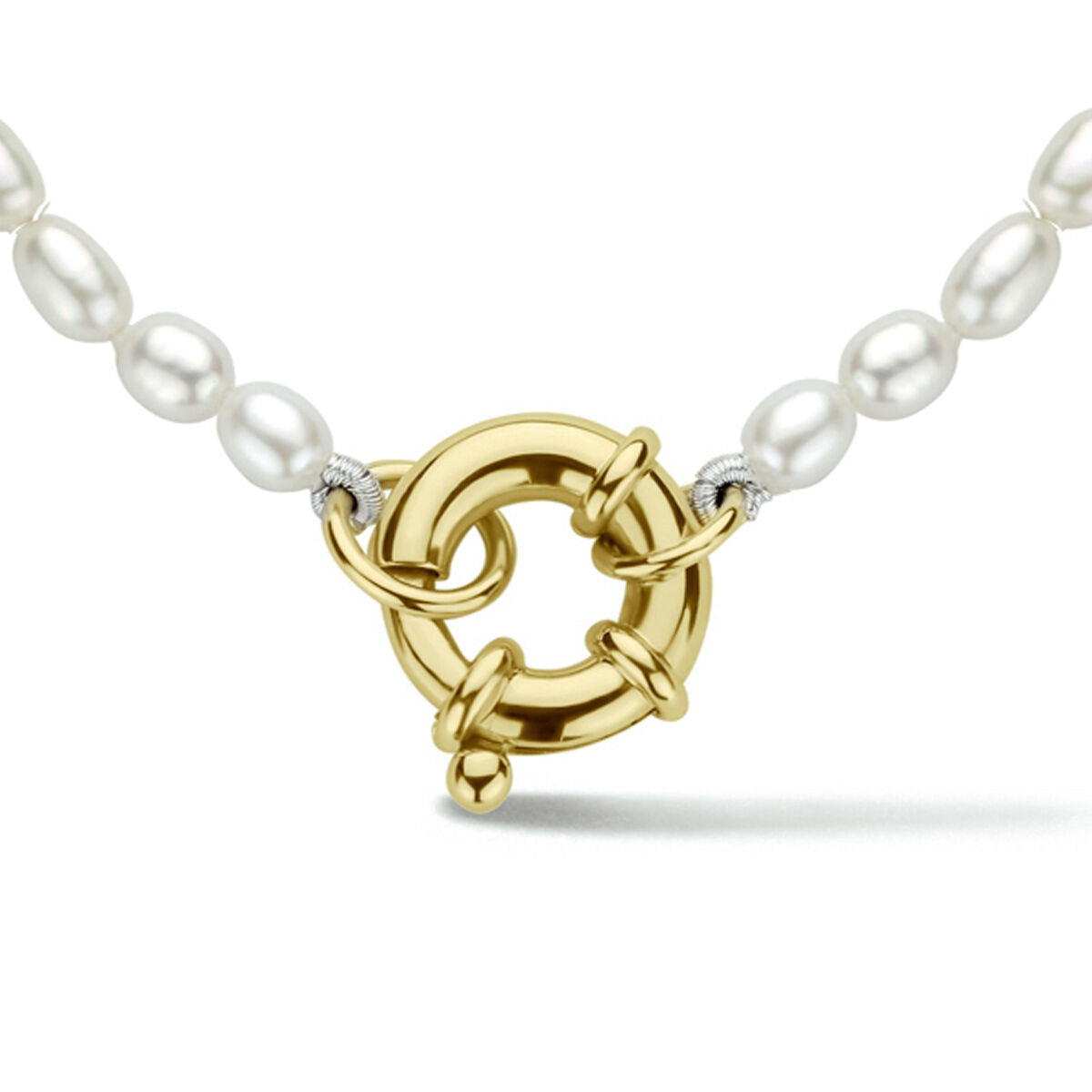 Collar de perlas con cierre de resorte en oro amarillo de 14k.