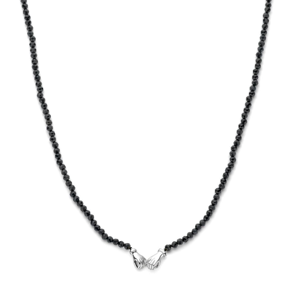 Collar de plata rodiada con cuentas de ónix negro y cierre en forma de manos.