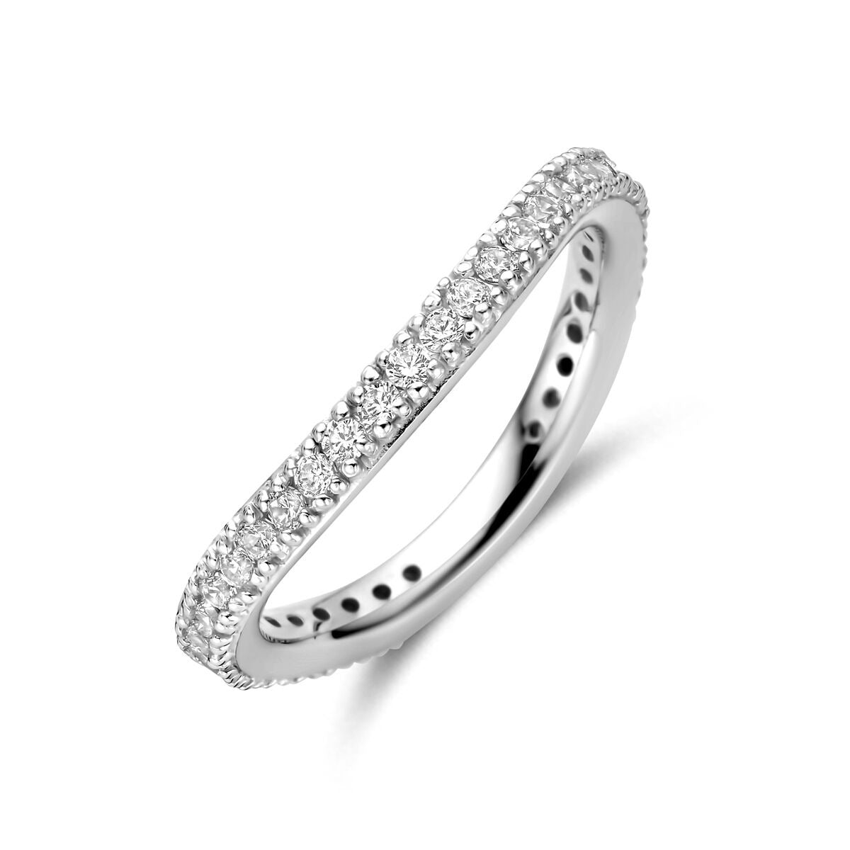 Anillo de plata para dama con circonitas, acabado rodiado, forma delgada y brillante.