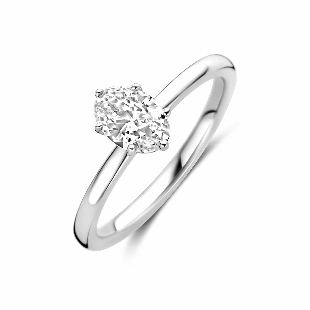 Anillo de plata de dama con circonita ovalada, acabado en rodio.
