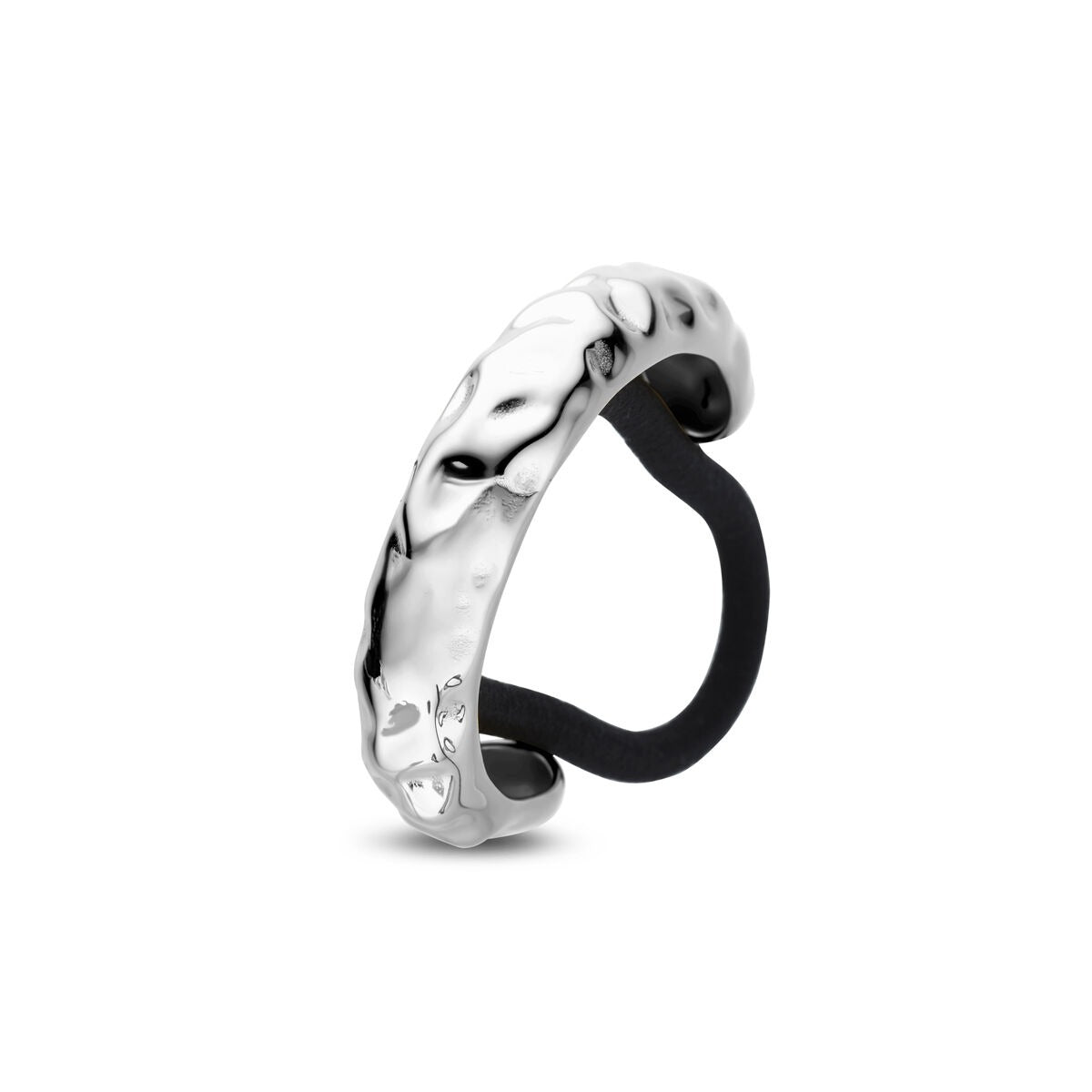 Cuff de cabello de acero en color plateado, con diseño ondulado y banda interior negra.