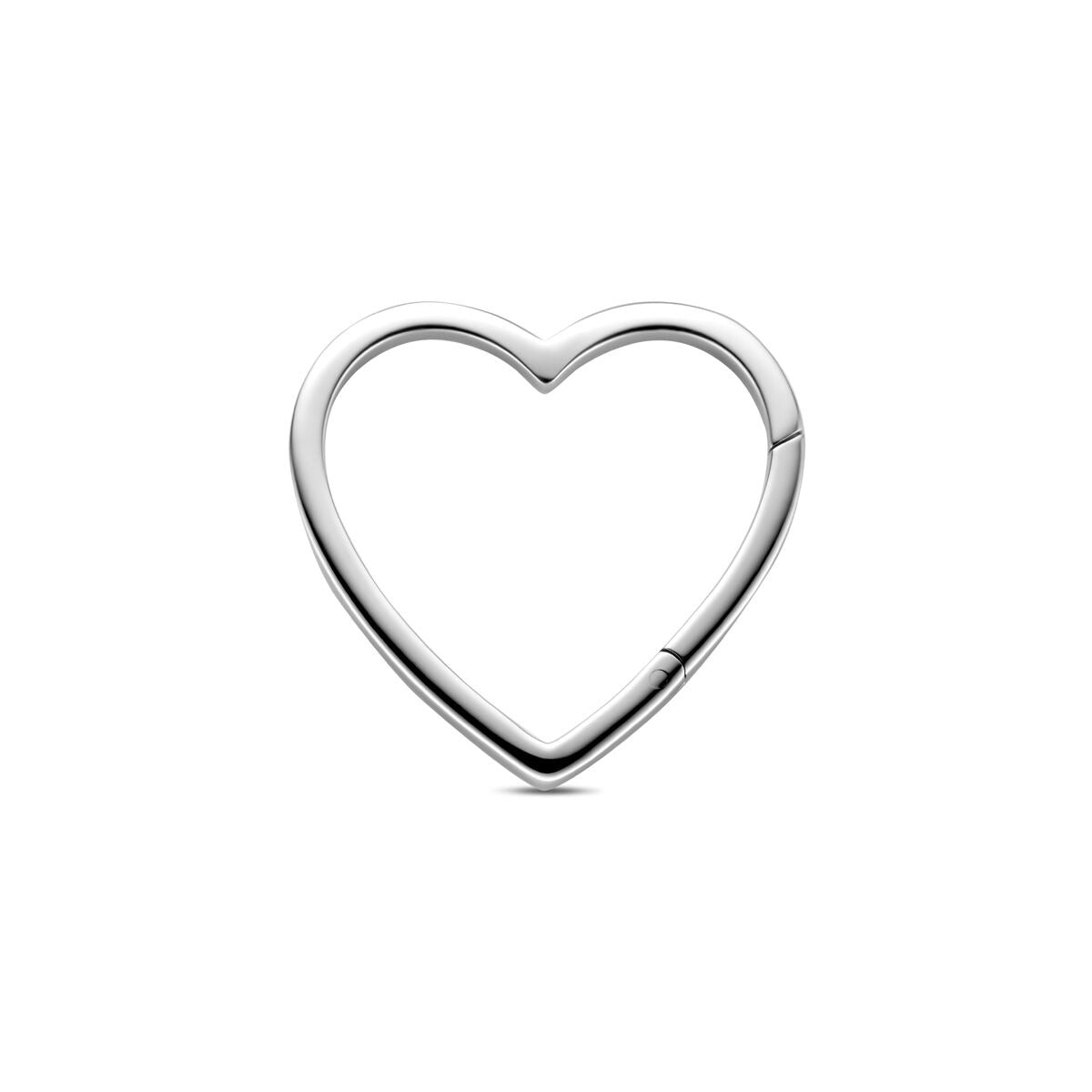 Conector en forma de corazón de plata rodiada, con acabado brillante y diseño simple.