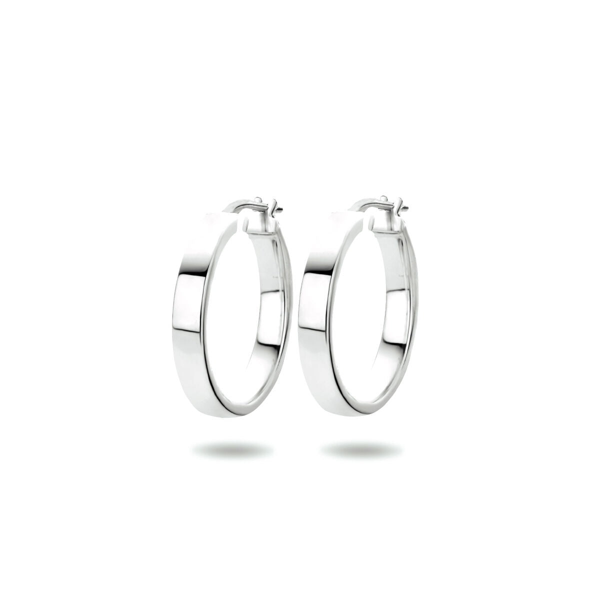 Aros de plata 925 rodiada con un diseño liso y brillante.