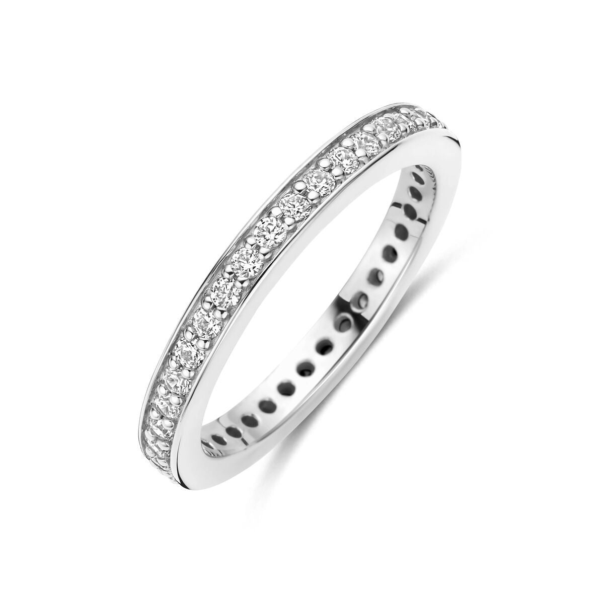 Anillo de plata 925 rodiada con circonitas de 2.5 mm en un diseño delgado y brillante.