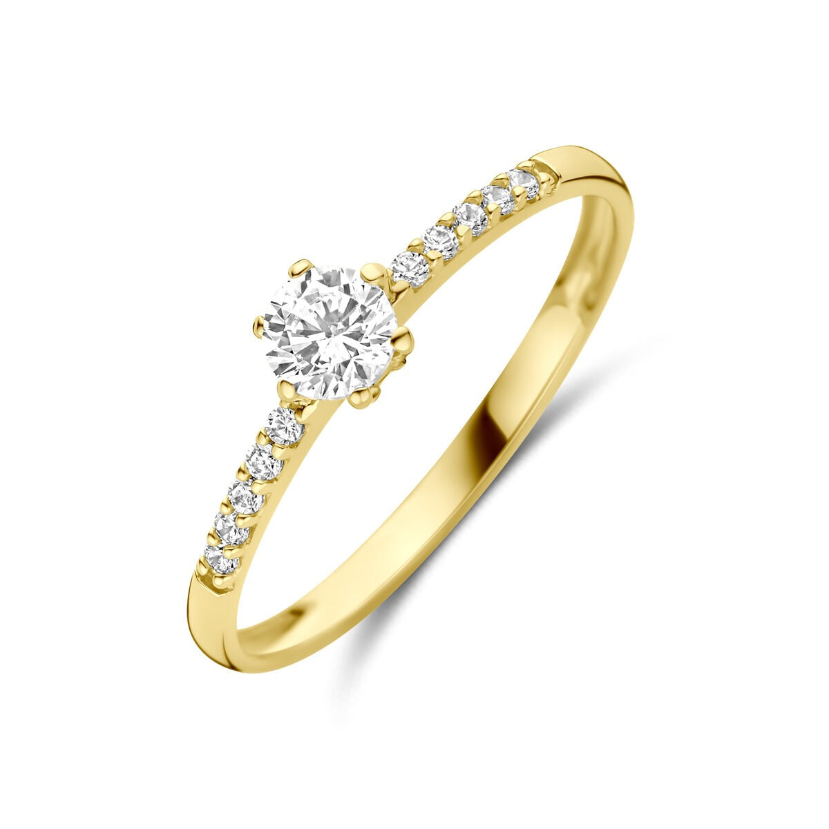 Anillo de dama en oro amarillo de 14k con circonitas brillantes en el aro.