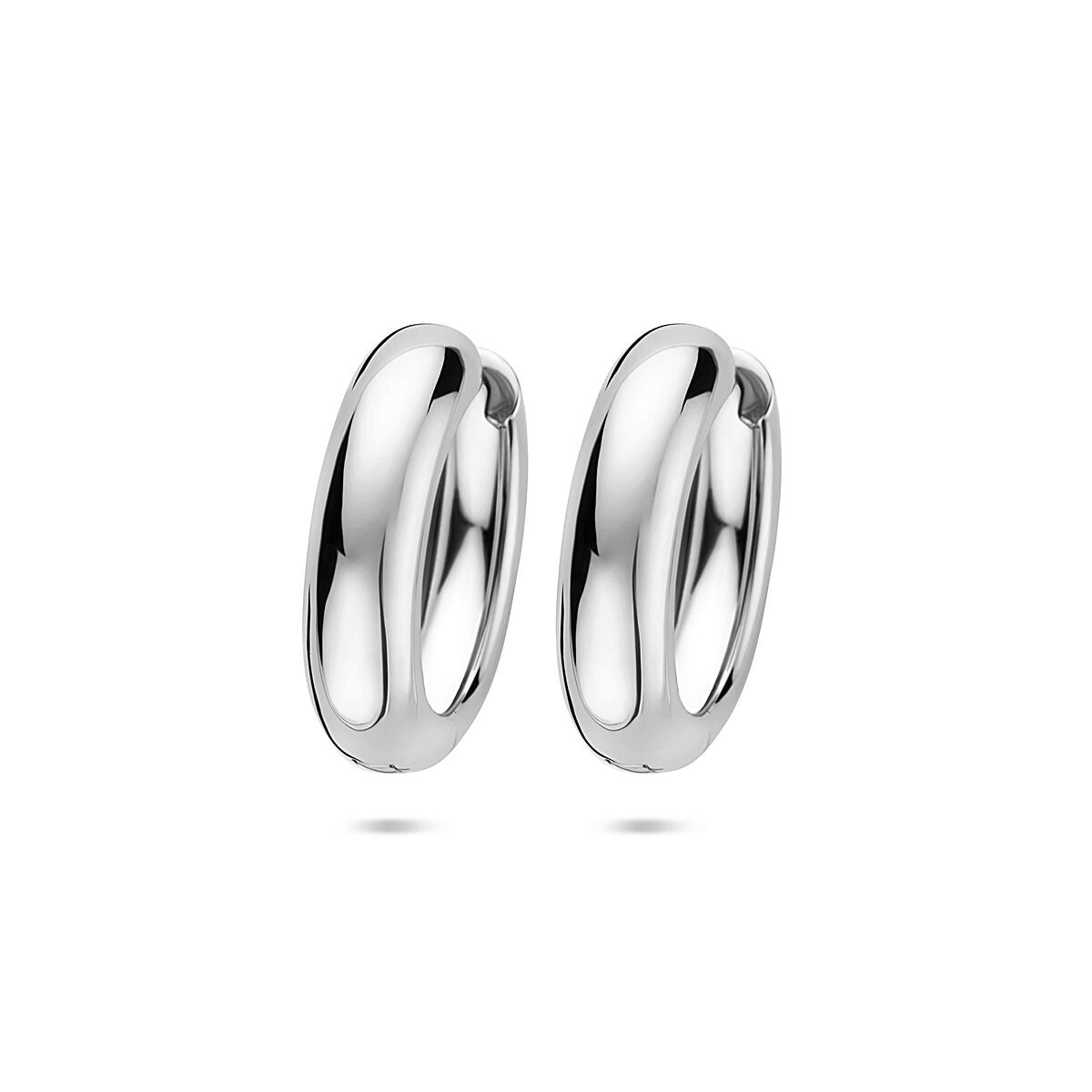Pendientes de aro de plata rodiada, con un diseño liso y brillante, de 25x7 mm.