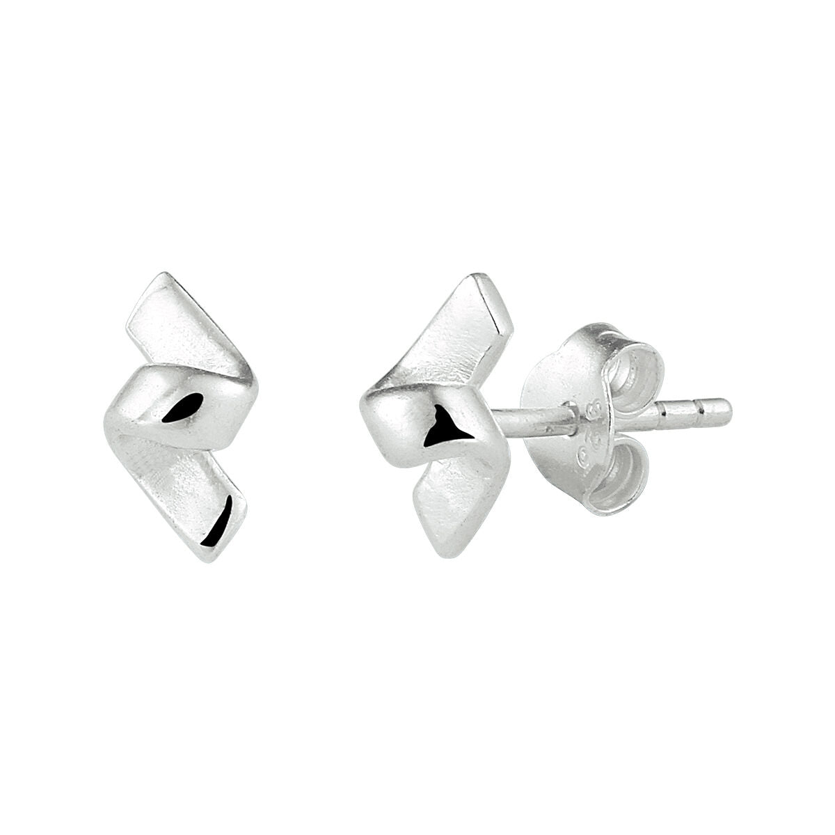 Pendientes de plata en forma de V con un diseño moderno y acabado brillante.