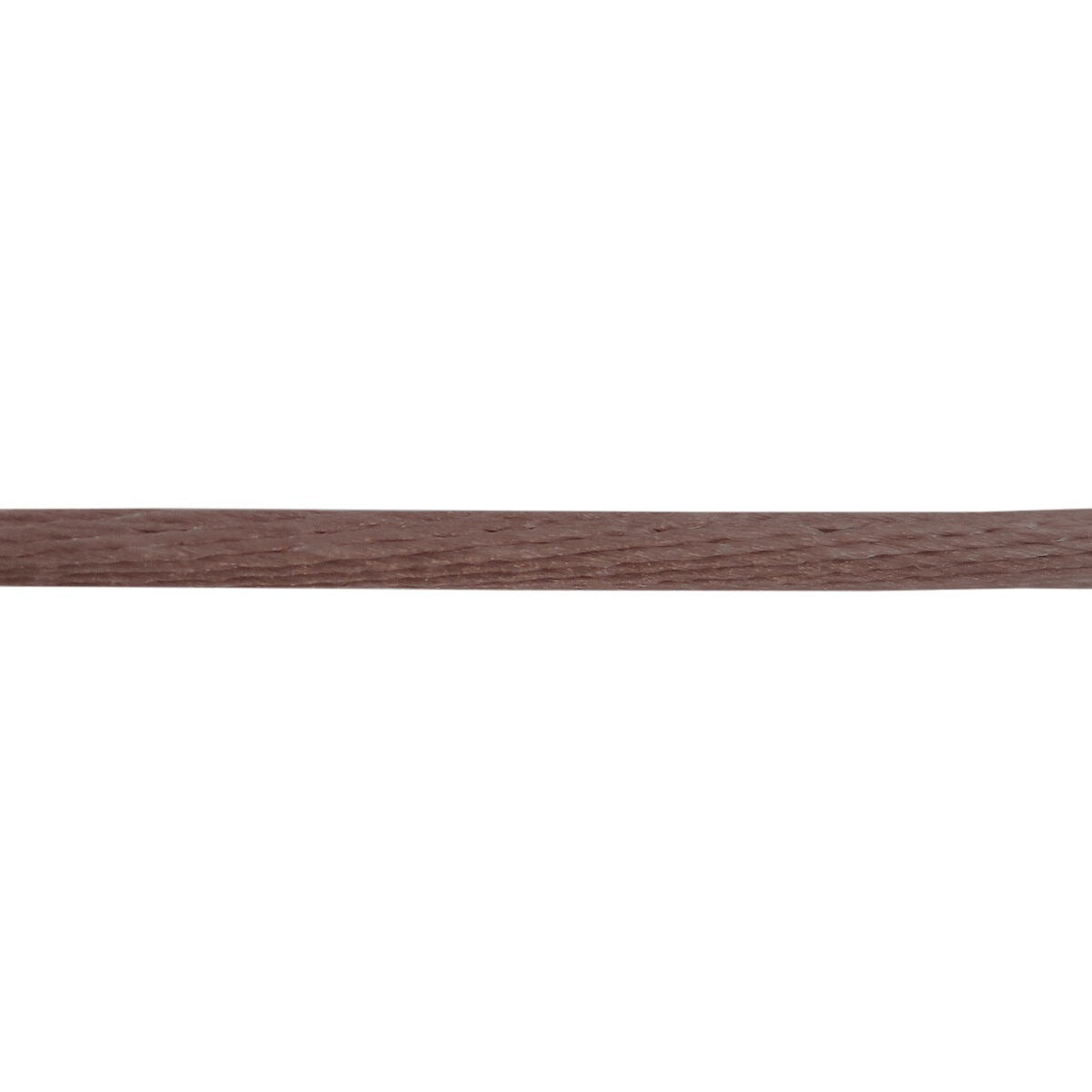 Cordón de satén marrón para pulsera de nudos.