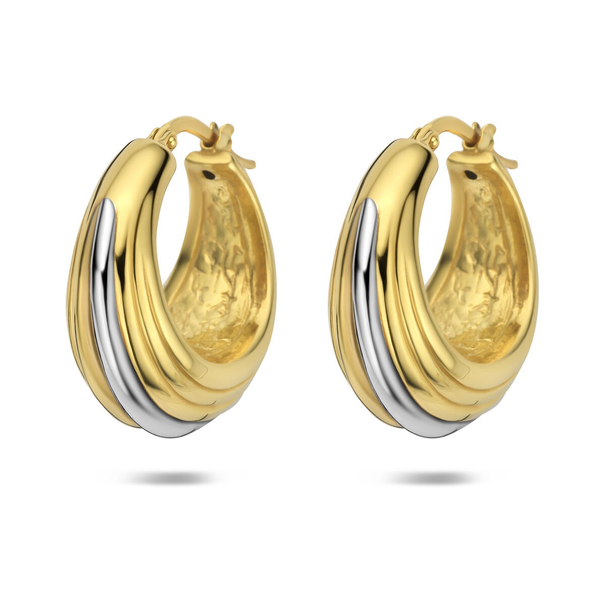 Pendientes de aro dorados y plateados, con un diseño ondulado y un acabado brillante.