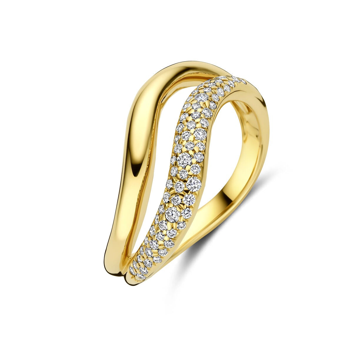 Anillo de oro amarillo de 14k con diamantes de 0.32 ct en un diseño entrelazado.