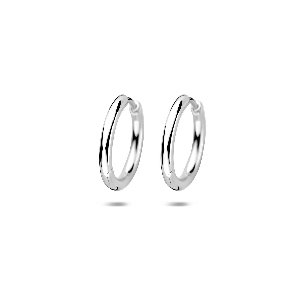 Pendientes de aro de plata rodiada para dama con un grosor de tubo de 2 mm.