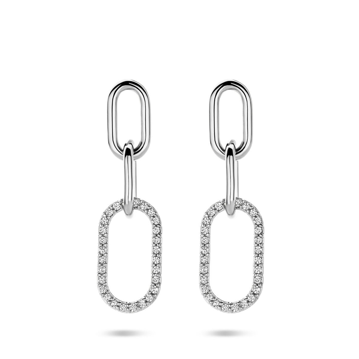 Pendientes largos de plata rodiada con circonitas en forma de eslabones.