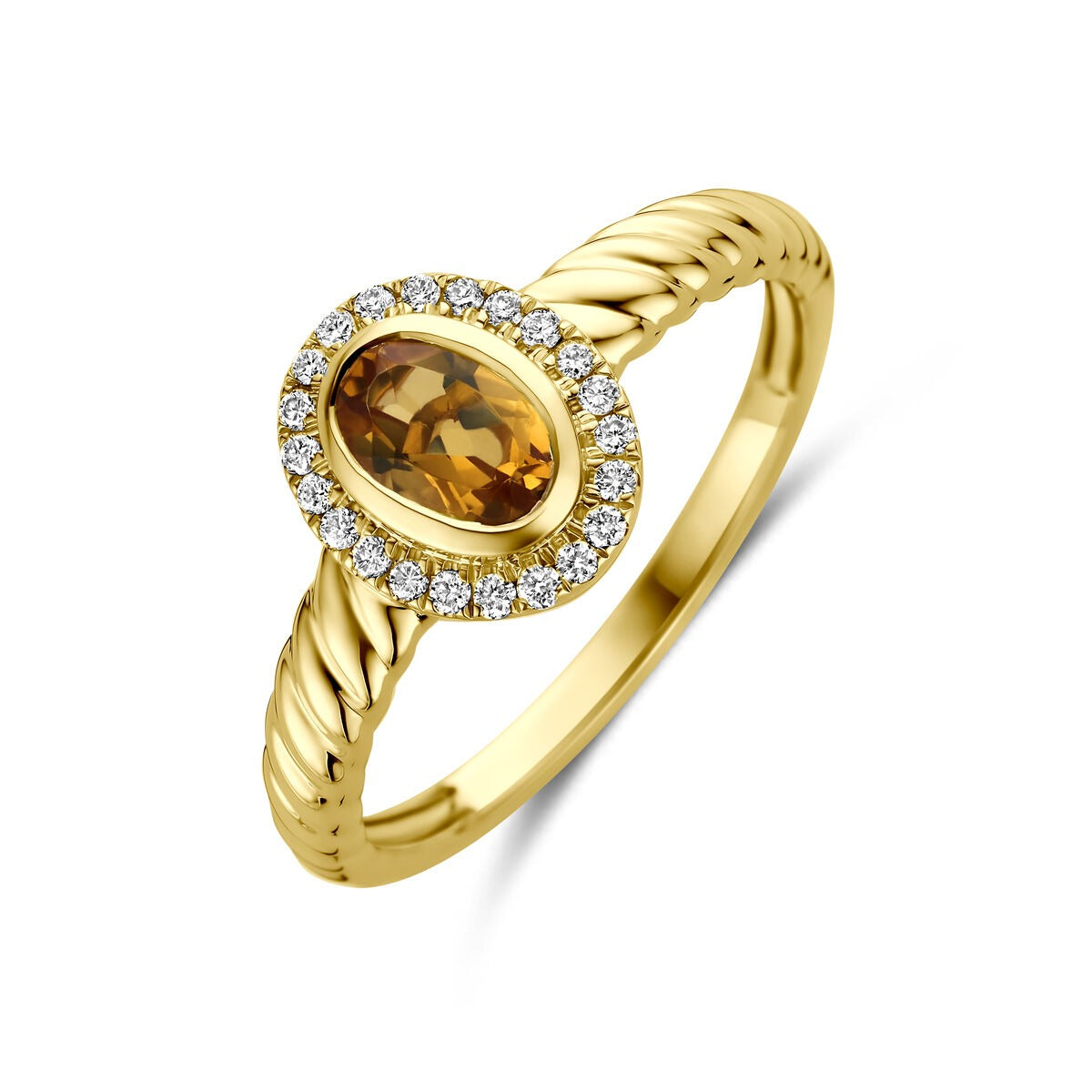 Anillo de oro amarillo de 14k con citrino ovalado y diamantes lab-grown en un diseño trenzado.