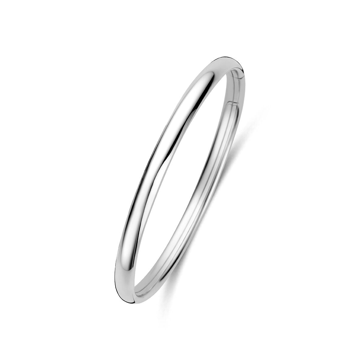Brazalete de plata 925 con acabado en rodio, de forma circular y superficie pulida.