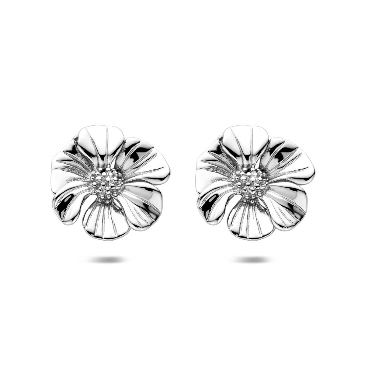 Pendientes de flor en forma de acero, color plateado, con detalles en relieve y diámetro de 26 mm.