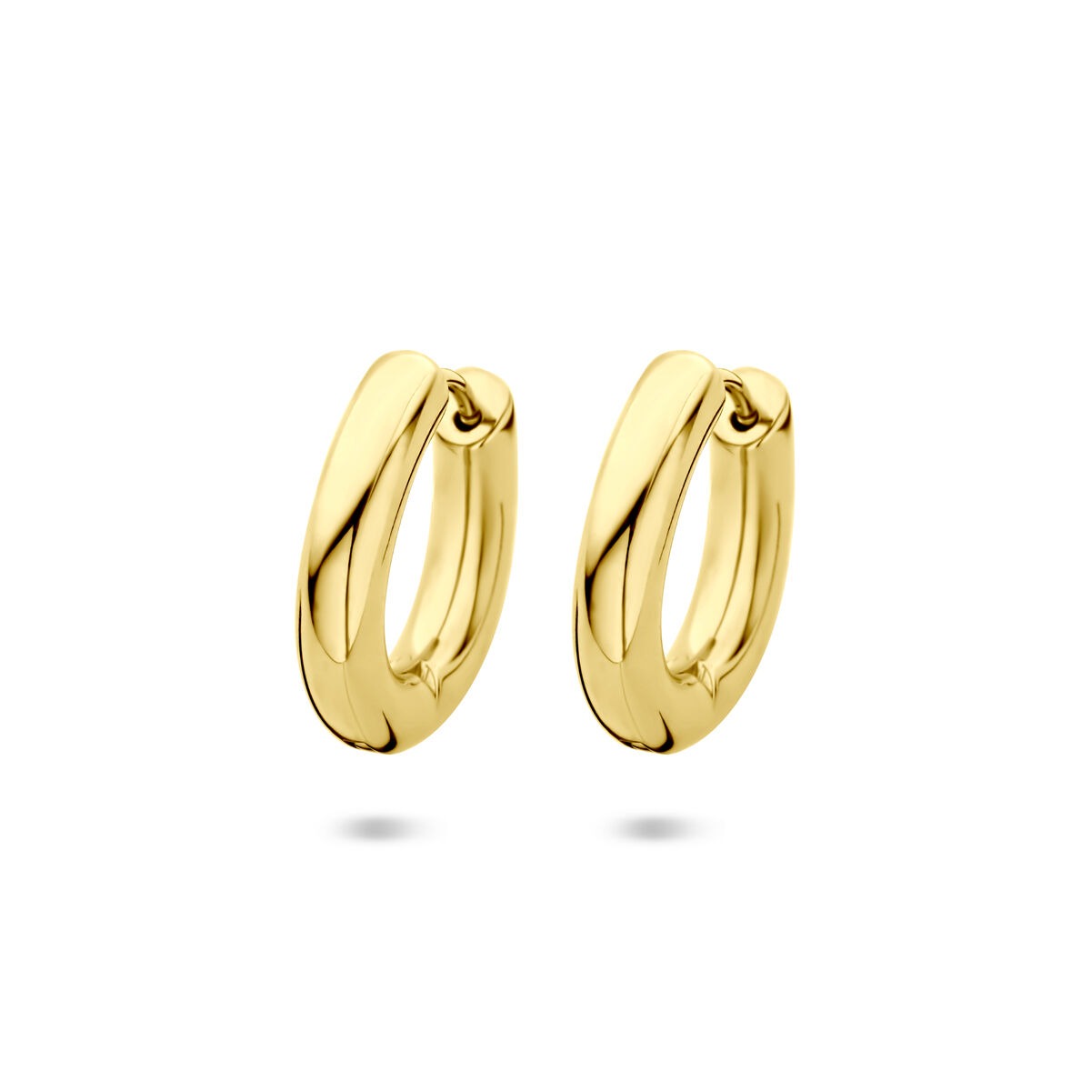 Pendientes de aro dorados de acero, con un diseño liso y un tamaño de 20x4 mm.