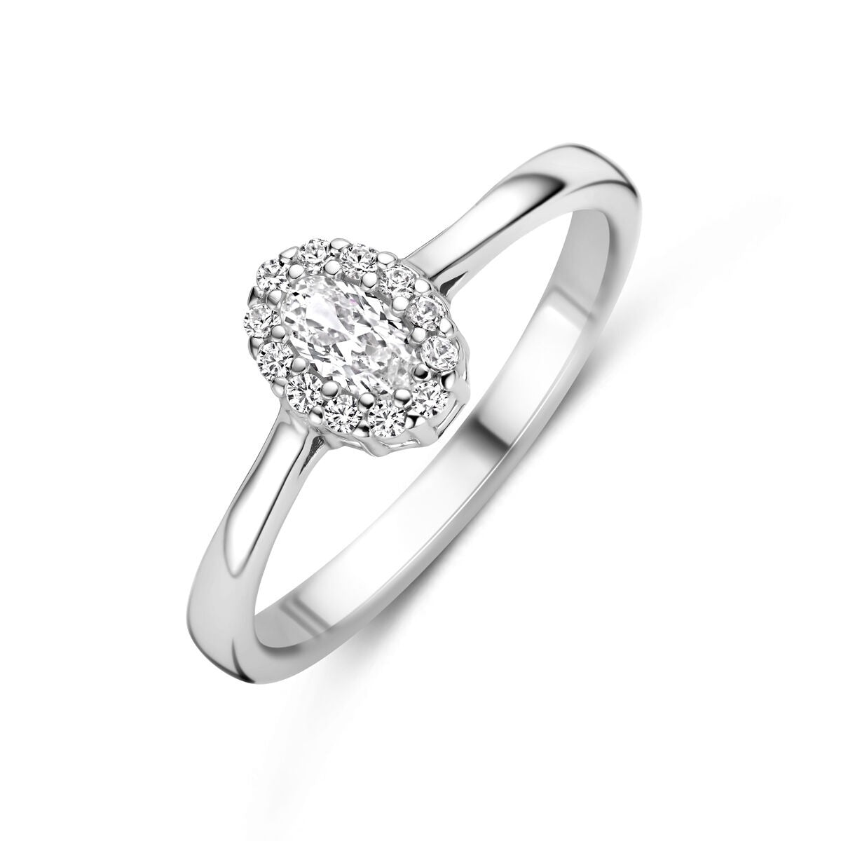 Anillo de plata para dama con zirconia ovalada y engaste de entorno.