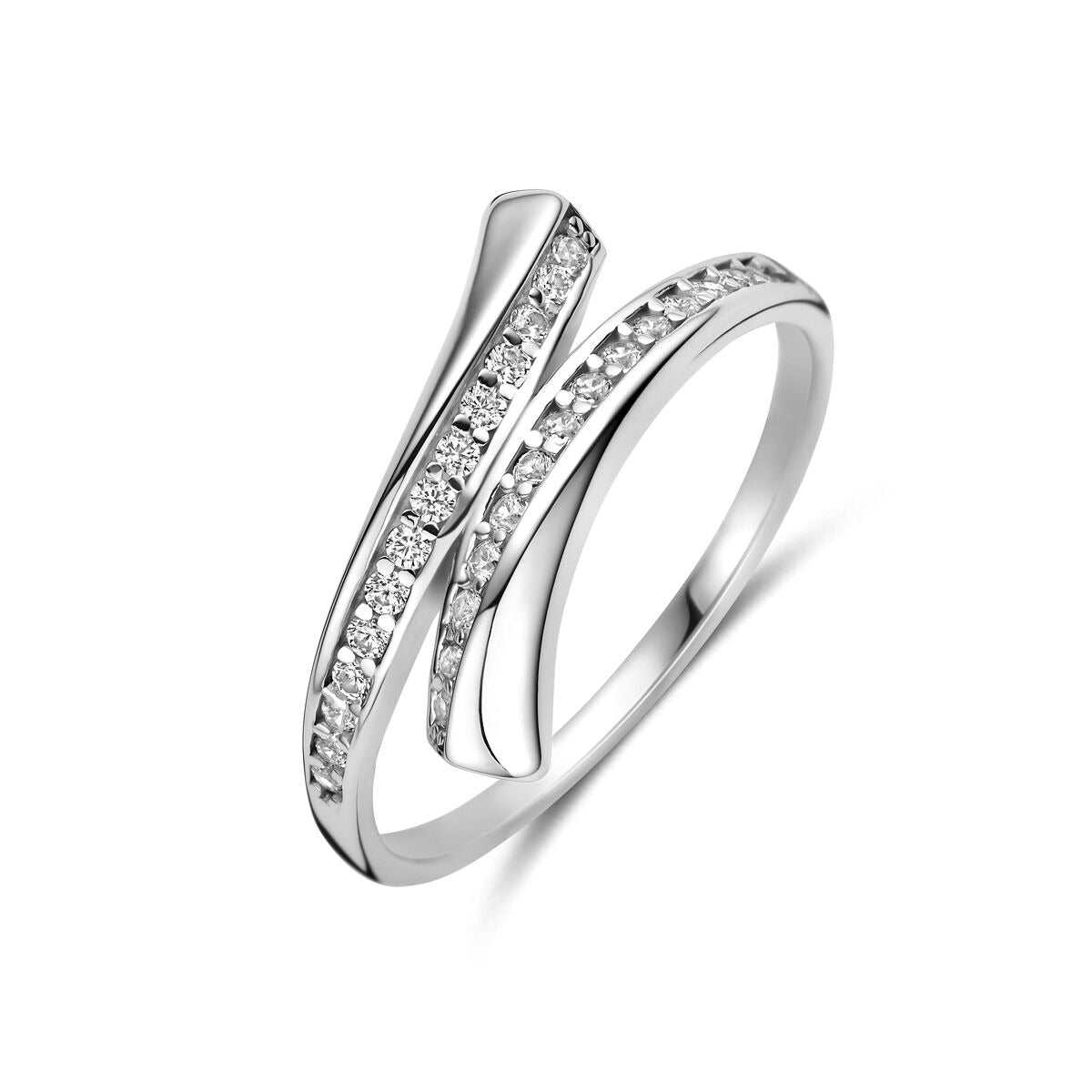 Anillo de plata 925 rodiada con zirconias, diseño entrelazado y acabado brillante.