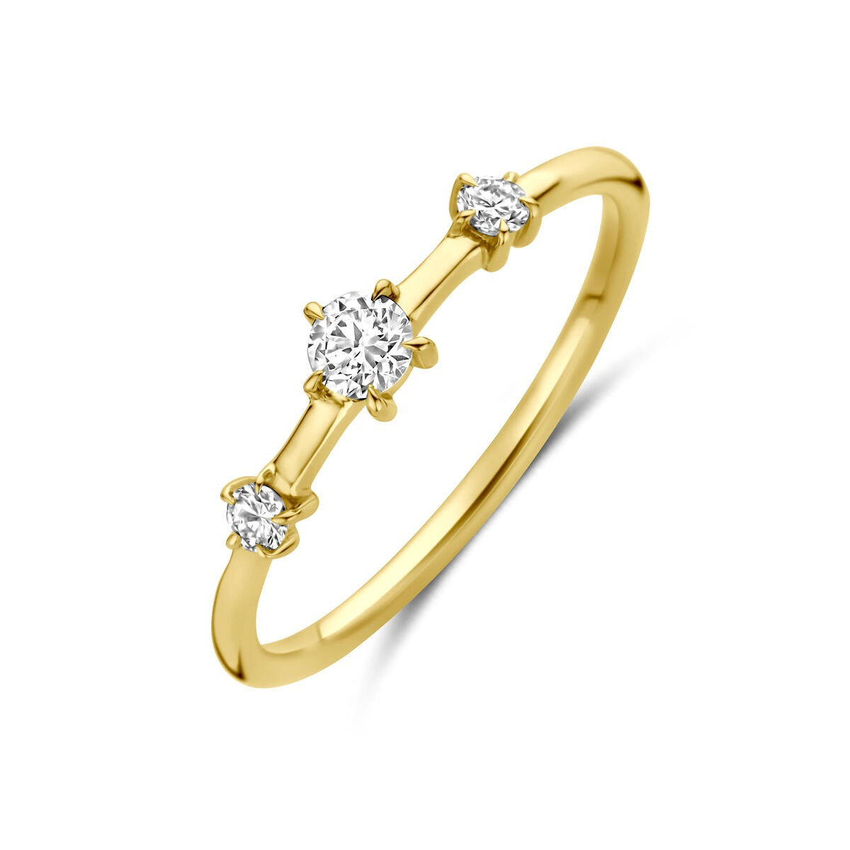 Anillo de oro amarillo de 14k con tres diamantes lab-grown de 0.20 ct en engaste.