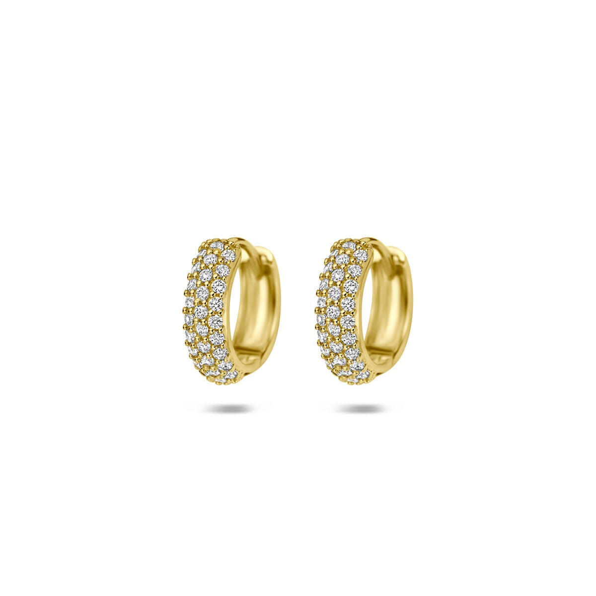 Pendientes de aro de oro amarillo de 14k con circonitas brillantes.