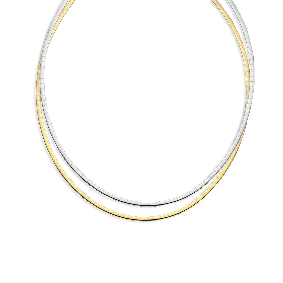 Bicolor omega collier van 14k geel- en witgoud met een gladde, flexibele afwerking.