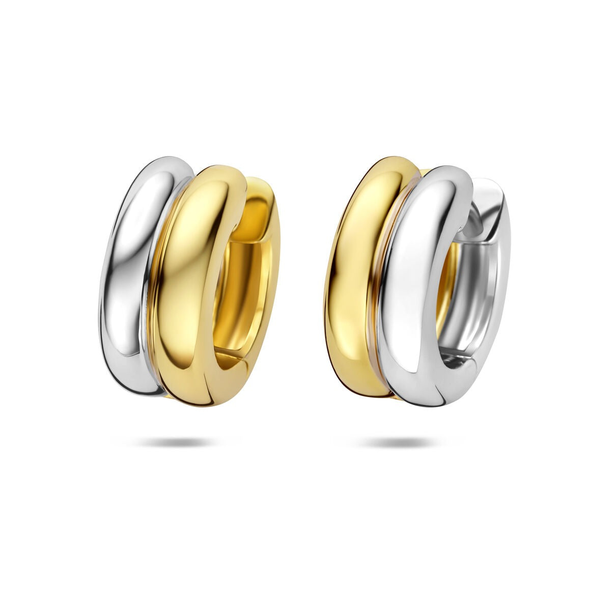 Pendientes de aro de plata 925, bañados en oro y rodiados, con un diseño doble y brillante.